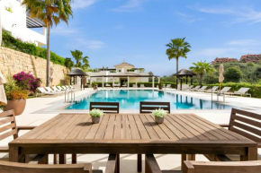 Luxury & Sunny Apartment with Breathtaking View in Marbella East, Ojen